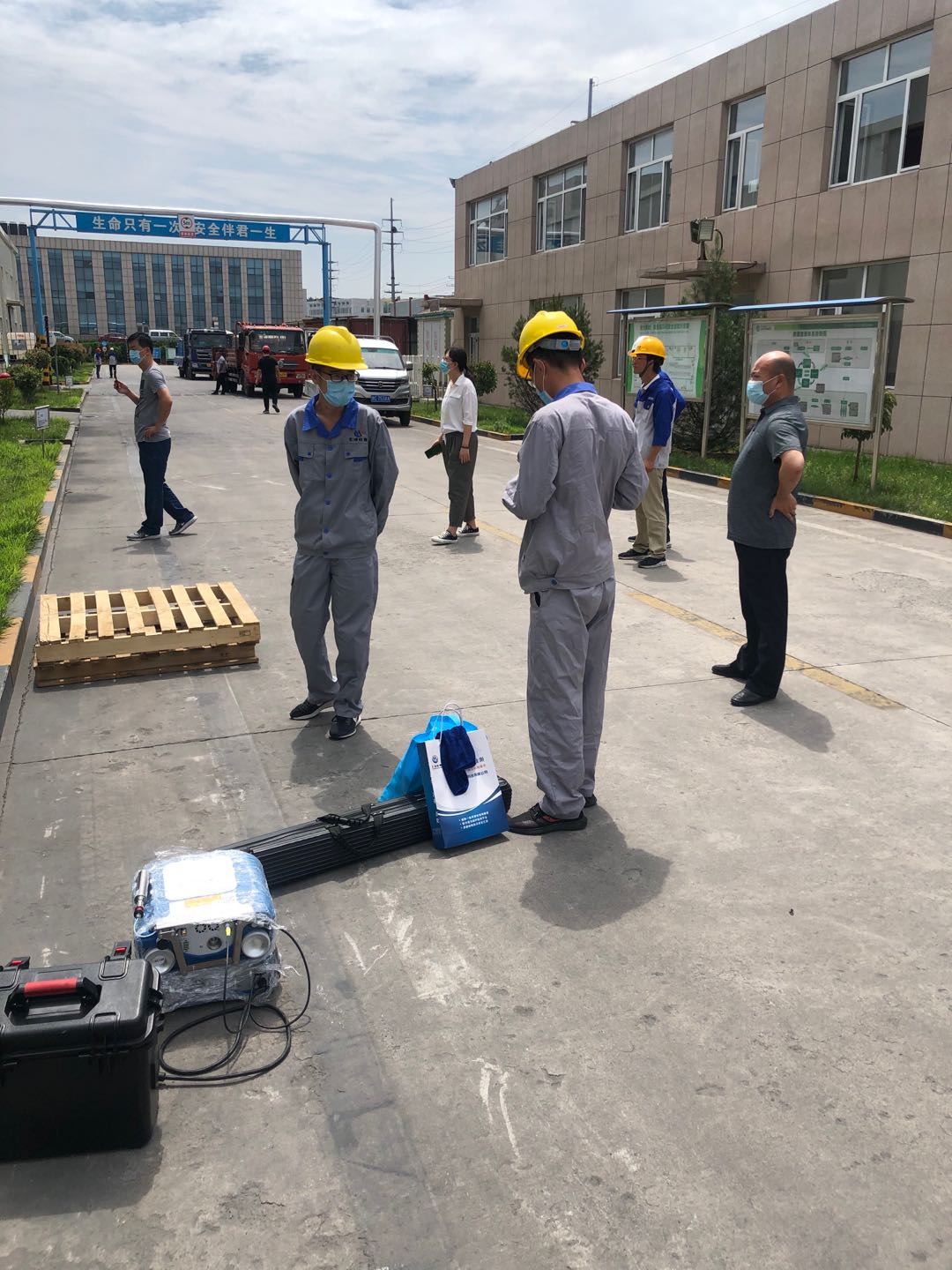 淄博市環(huán)保局監(jiān)察科聯(lián)合執(zhí)法科進(jìn)行執(zhí)法檢測(cè)